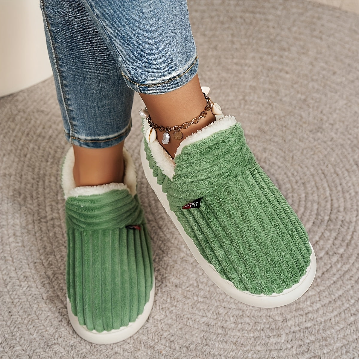 Vera – stickade tofflor
