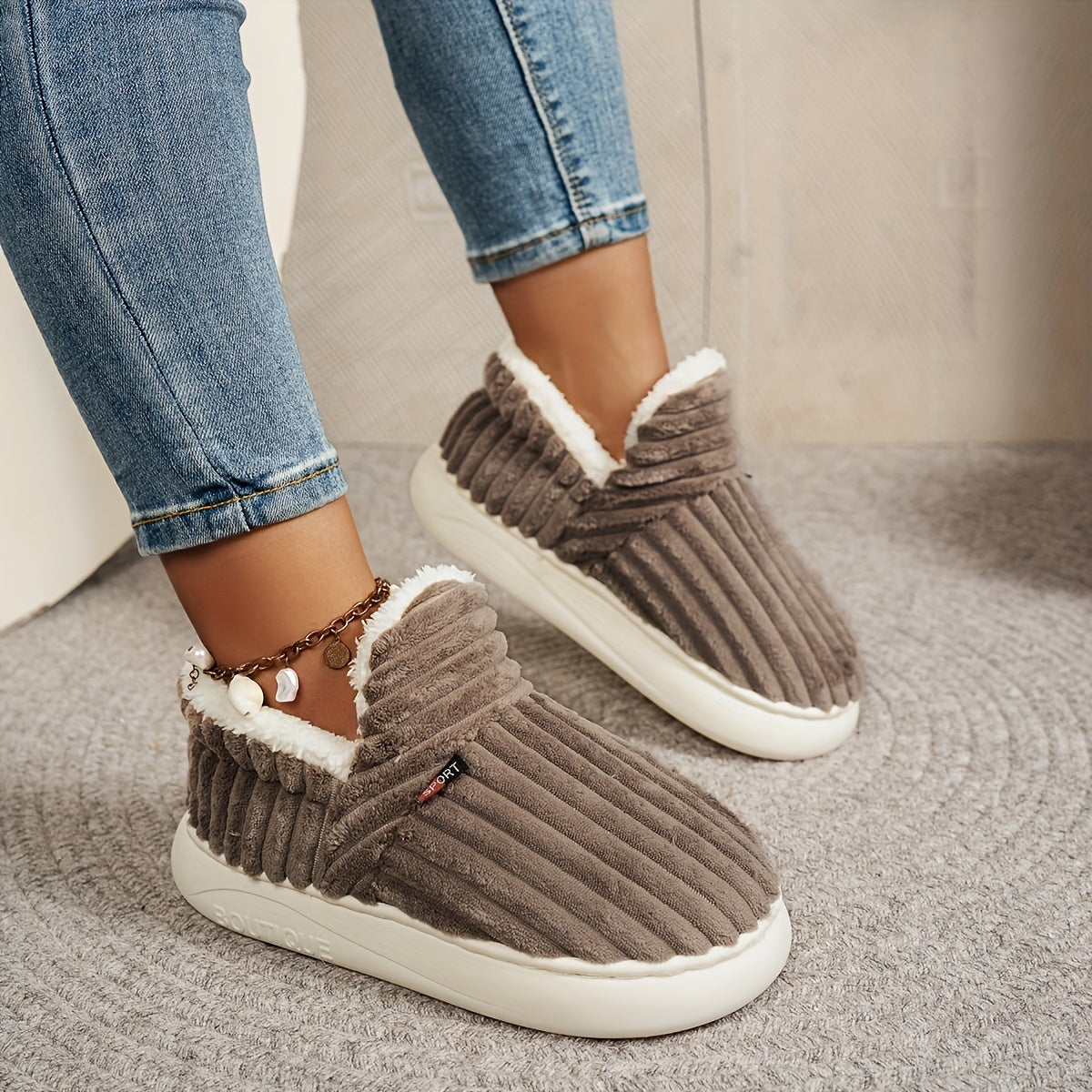 Vera – stickade tofflor