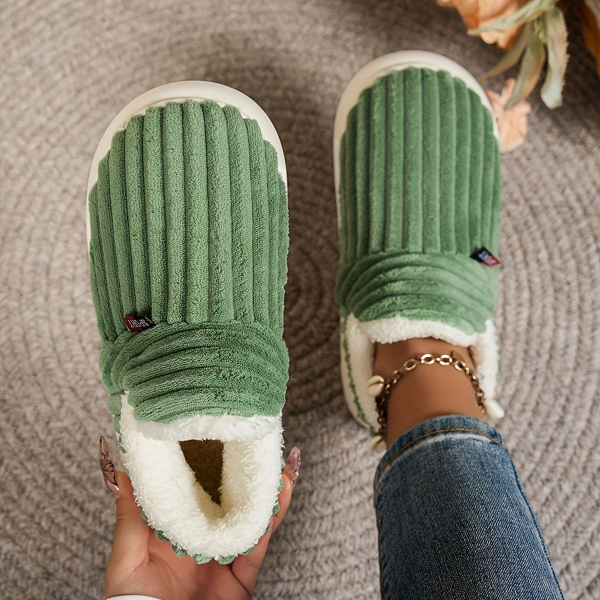 Vera – stickade tofflor